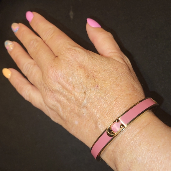 BRAND NEW COACH signature statement bracelet in PINK 🩷❤️💜 - Picture 7 of 8